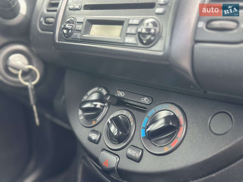 Хэтчбек Nissan Note 2009 в Дубно