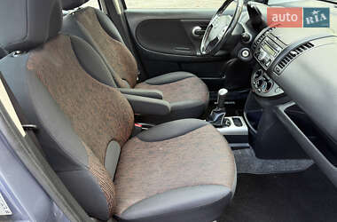 Хэтчбек Nissan Note 2010 в 
