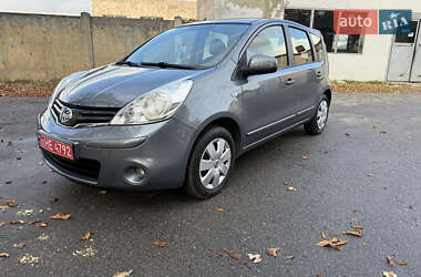 Хэтчбек Nissan Note 2010 в 