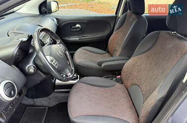 Хэтчбек Nissan Note 2010 в 
