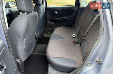Хэтчбек Nissan Note 2010 в 