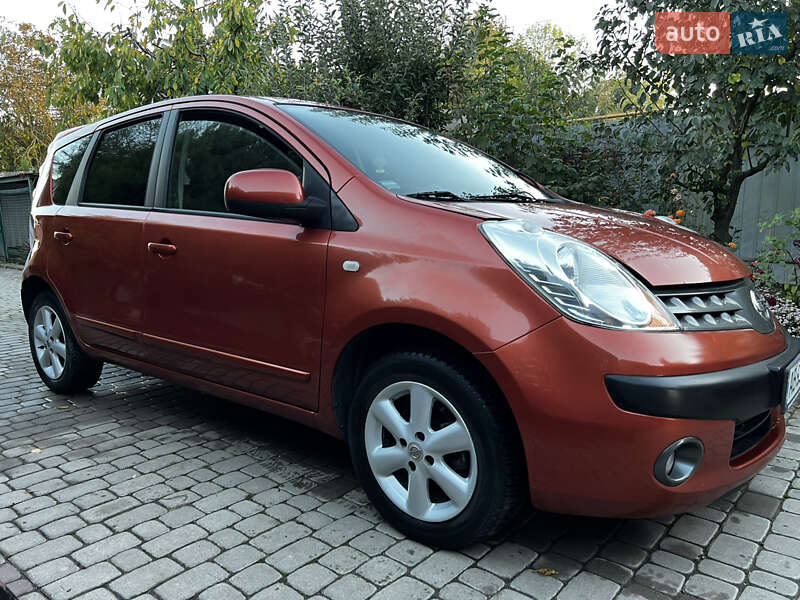 Хэтчбек Nissan Note 2006 в 