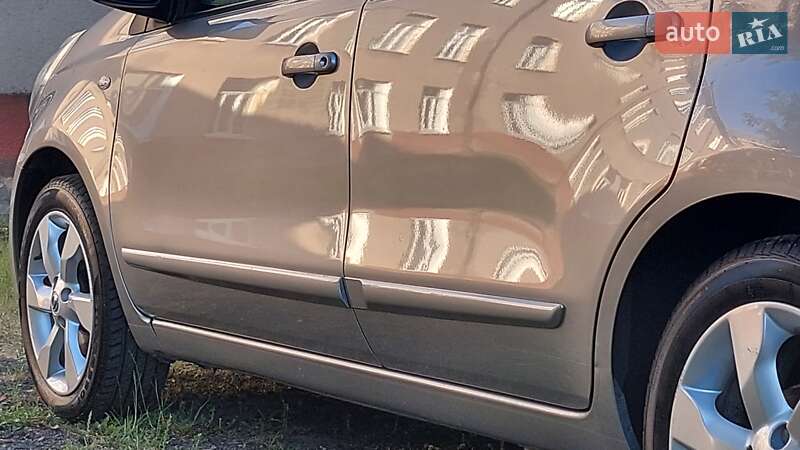 Хэтчбек Nissan Note 2010 в Луцке