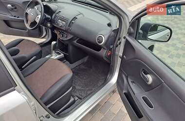 Хэтчбек Nissan Note 2009 в 