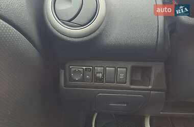 Хэтчбек Nissan Note 2009 в 