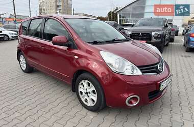 Хэтчбек Nissan Note 2012 в 