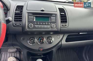 Хэтчбек Nissan Note 2012 в 