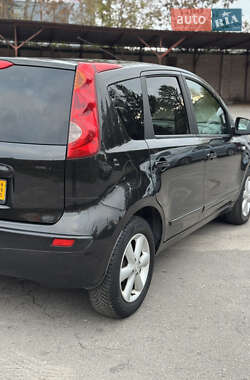 Хэтчбек Nissan Note 2006 в 