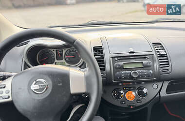 Хэтчбек Nissan Note 2006 в 
