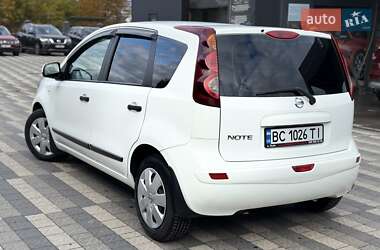 Хэтчбек Nissan Note 2012 в 