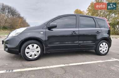 Хэтчбек Nissan Note 2009 в 