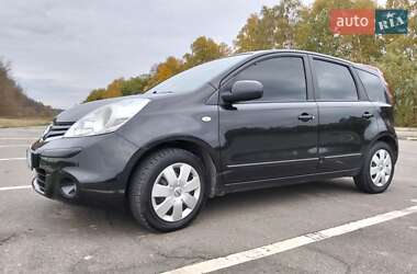 Хэтчбек Nissan Note 2009 в 