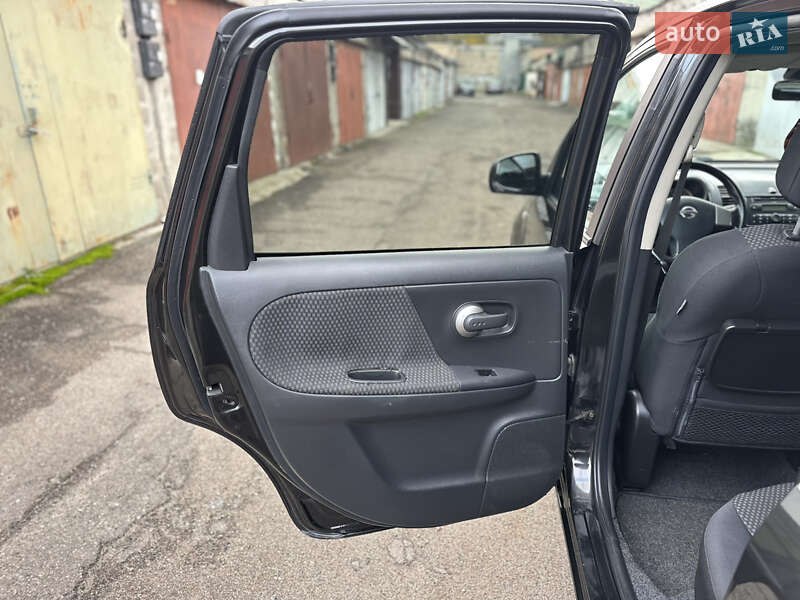 Хэтчбек Nissan Note 2006 в Киеве