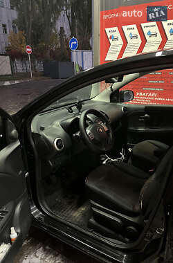 Хэтчбек Nissan Note 2009 в 