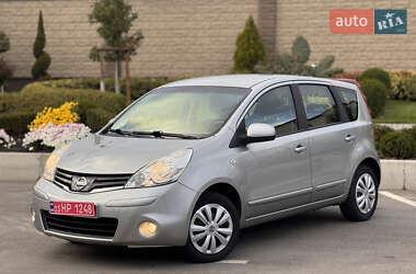 Хэтчбек Nissan Note 2010 в 