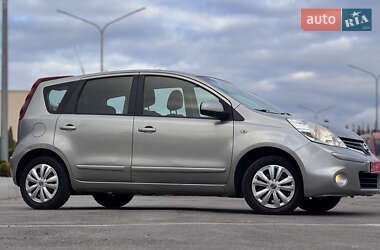 Хэтчбек Nissan Note 2010 в 