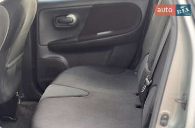 Хэтчбек Nissan Note 2010 в 