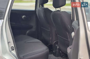 Хэтчбек Nissan Note 2010 в 