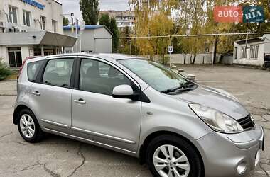 Хэтчбек Nissan Note 2010 в 