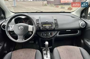 Хэтчбек Nissan Note 2010 в 