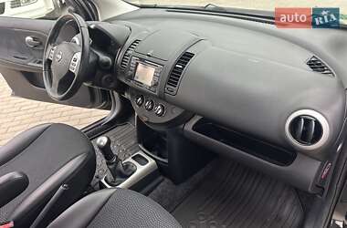 Хэтчбек Nissan Note 2012 в 