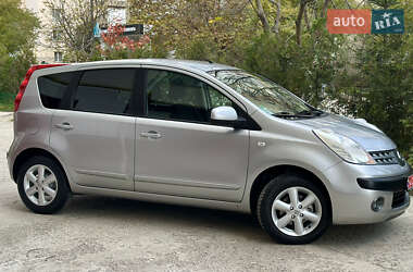 Хэтчбек Nissan Note 2006 в 