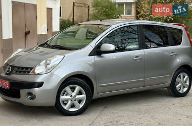 Хэтчбек Nissan Note 2006 в 