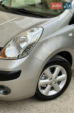 Хэтчбек Nissan Note 2006 в 