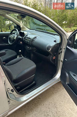 Хэтчбек Nissan Note 2006 в 