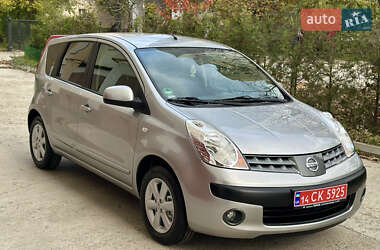 Хэтчбек Nissan Note 2006 в 