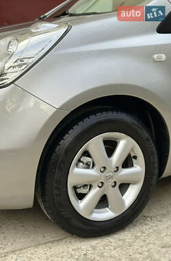 Хэтчбек Nissan Note 2006 в 
