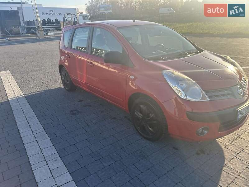 Хэтчбек Nissan Note 2006 в Львове