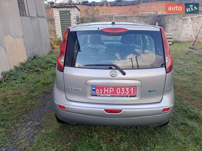 Хэтчбек Nissan Note 2009 в Решетиловке