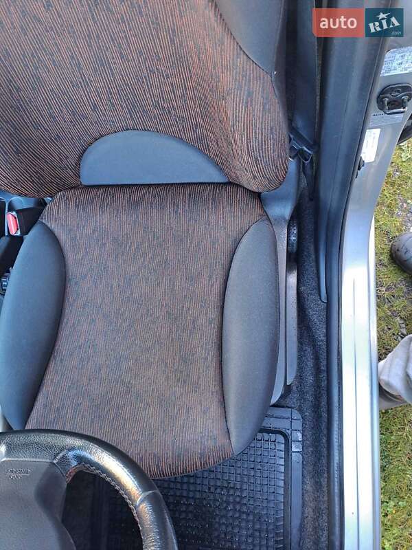 Хэтчбек Nissan Note 2009 в Решетиловке