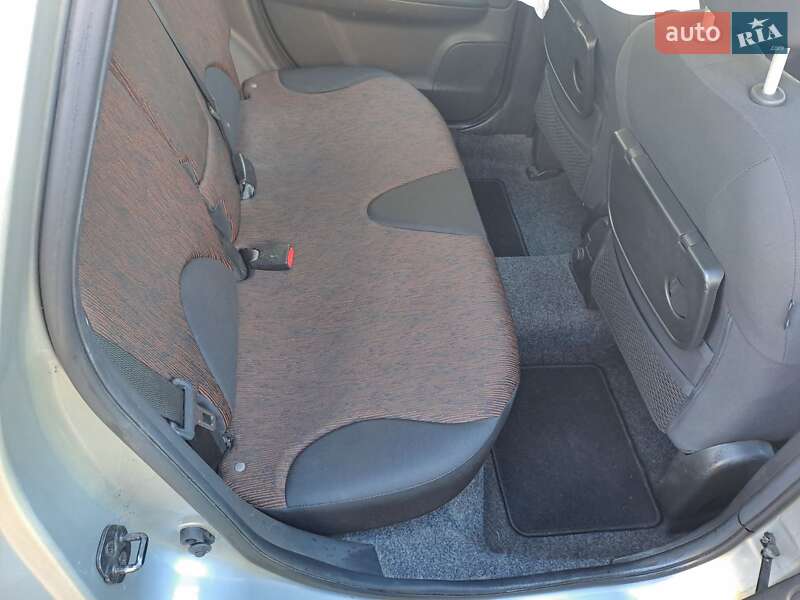 Хэтчбек Nissan Note 2009 в Решетиловке