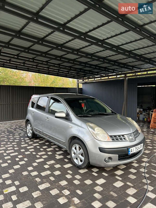 Хэтчбек Nissan Note 2006 в Буче