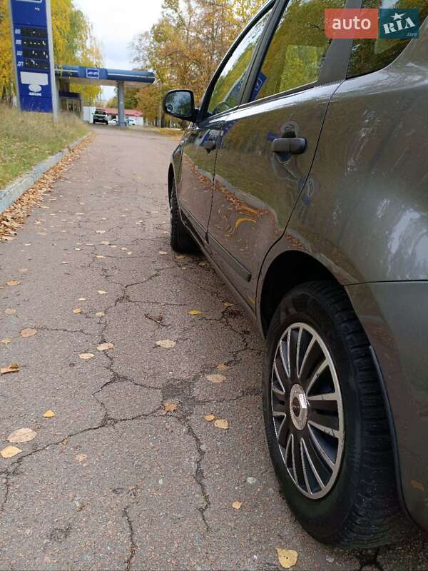 Хэтчбек Nissan Note 2006 в Чернигове