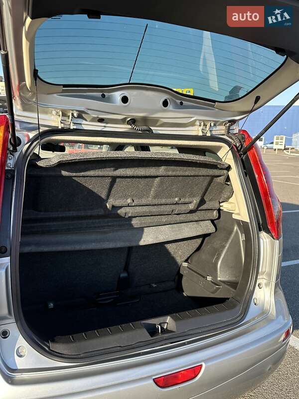 Хэтчбек Nissan Note 2008 в Киеве