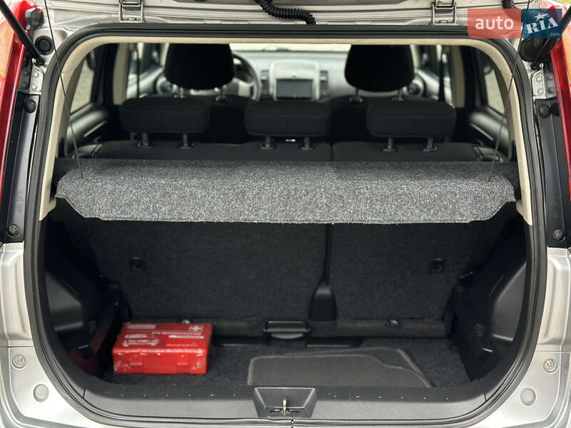 Хэтчбек Nissan Note 2006 в Староконстантинове