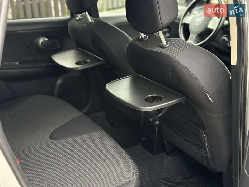 Хэтчбек Nissan Note 2006 в Староконстантинове