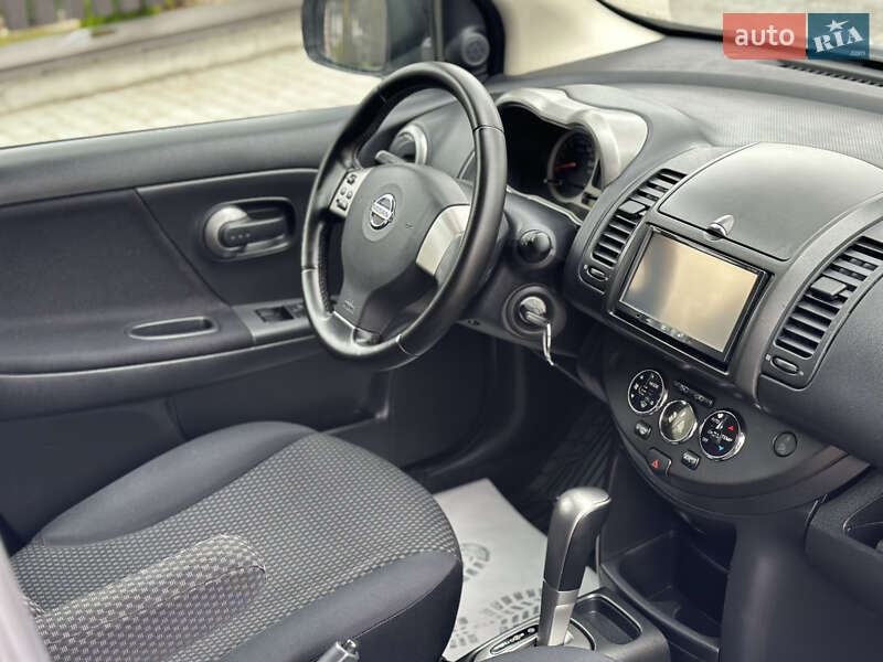 Хэтчбек Nissan Note 2006 в Староконстантинове