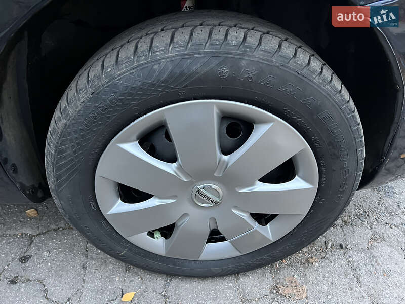 Хэтчбек Nissan Note 2008 в Полтаве