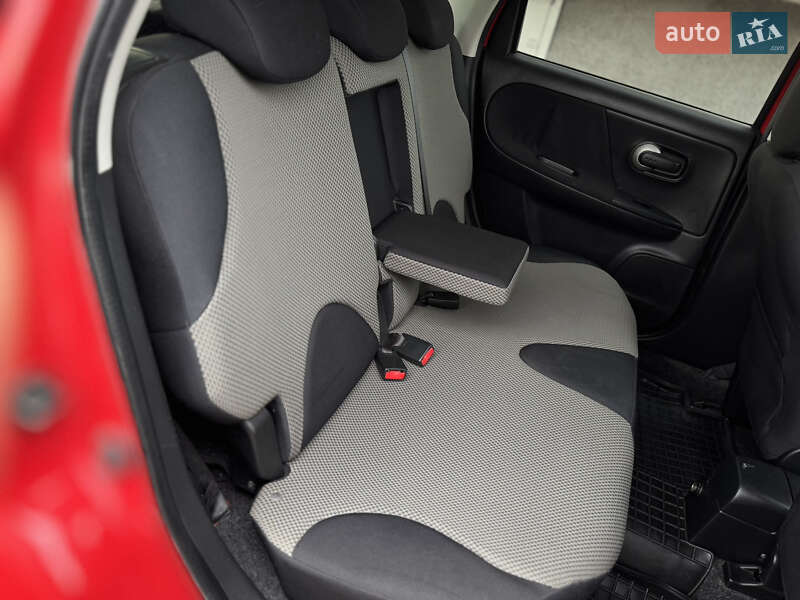 Хетчбек Nissan Note 2011 в Дрогобичі