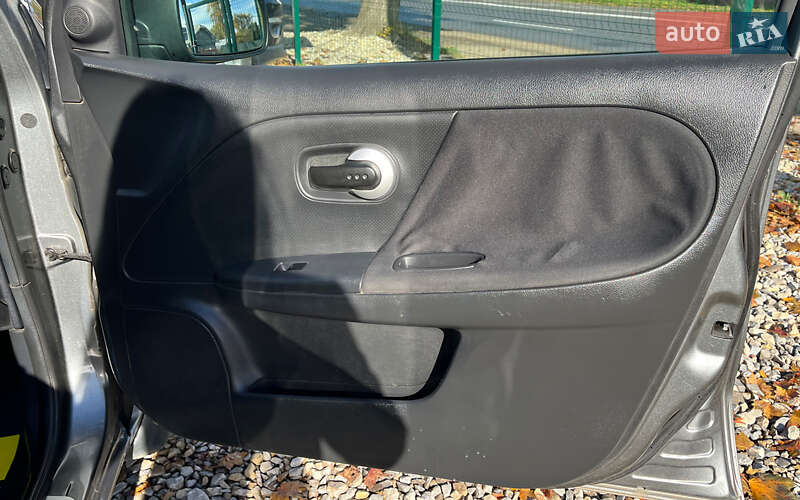 Хэтчбек Nissan Note 2011 в Коломые