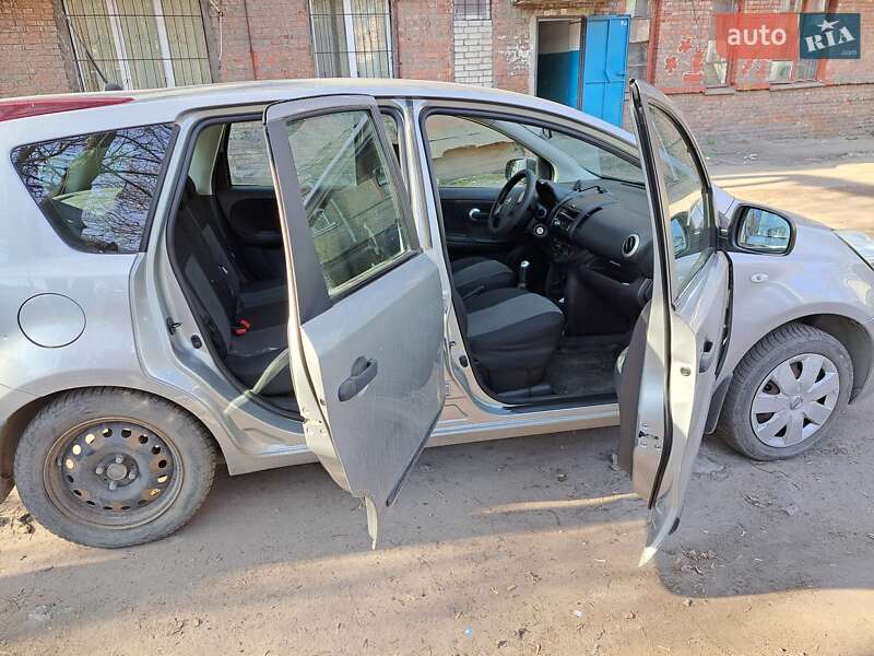 Хэтчбек Nissan Note 2011 в Запорожье