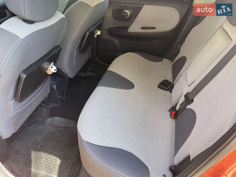 Хэтчбек Nissan Note 2008 в Могилев-Подольске