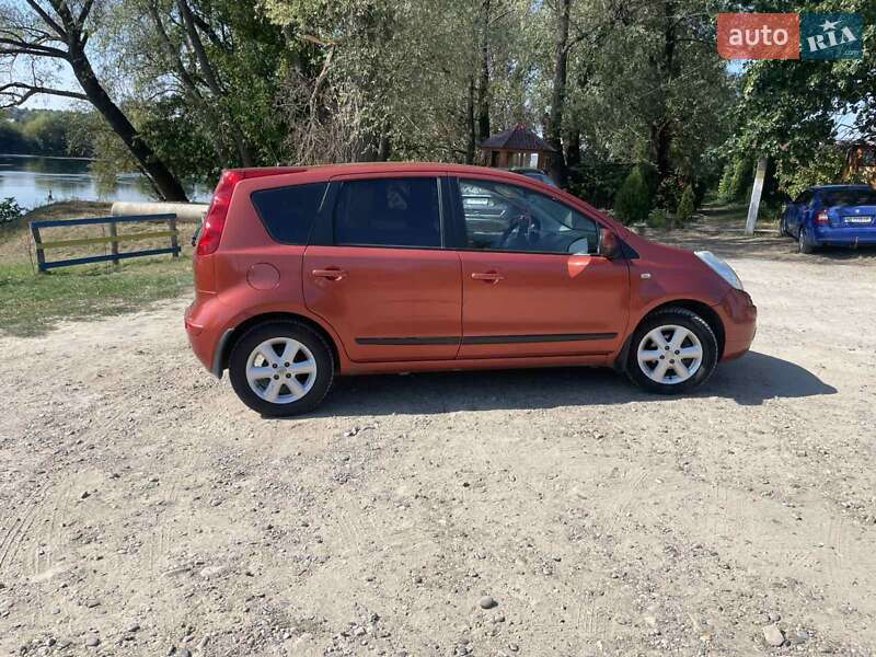 Хэтчбек Nissan Note 2008 в Могилев-Подольске