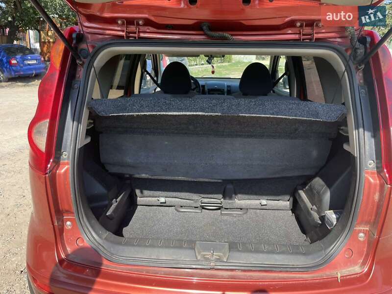 Хэтчбек Nissan Note 2008 в Могилев-Подольске