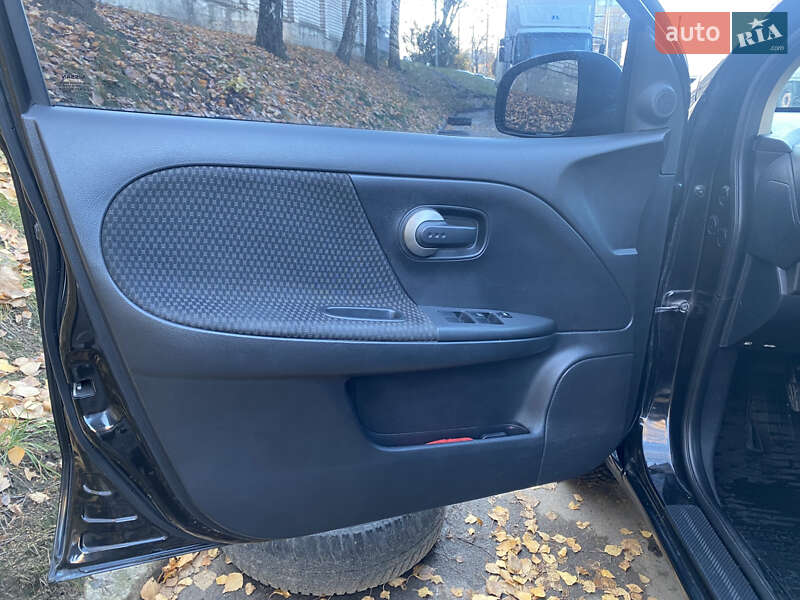 Хэтчбек Nissan Note 2008 в Львове