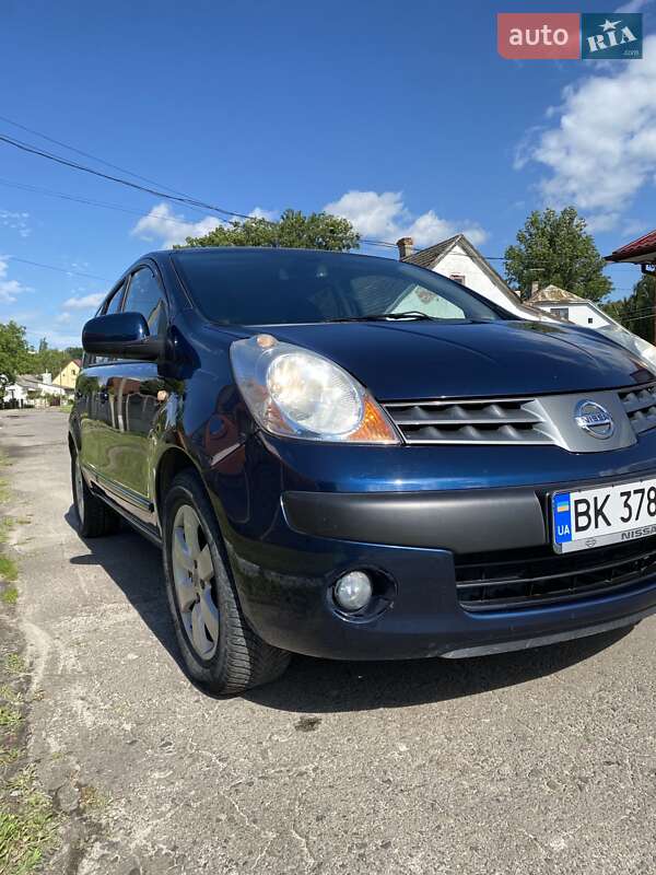 Хэтчбек Nissan Note 2006 в Дубно